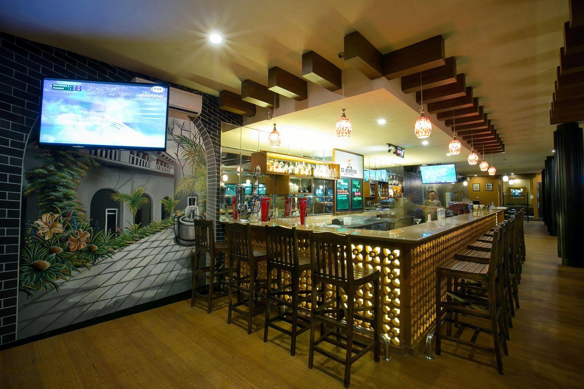 Kuta Station Hotel And Spa Bali Exterior foto