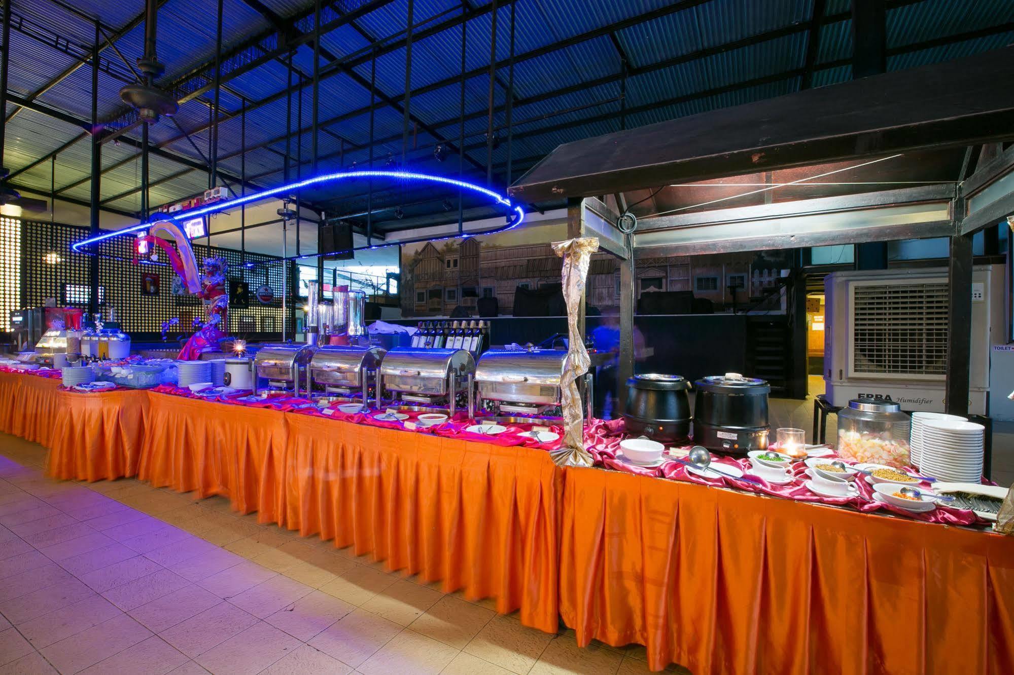 Kuta Station Hotel And Spa Bali Exterior foto