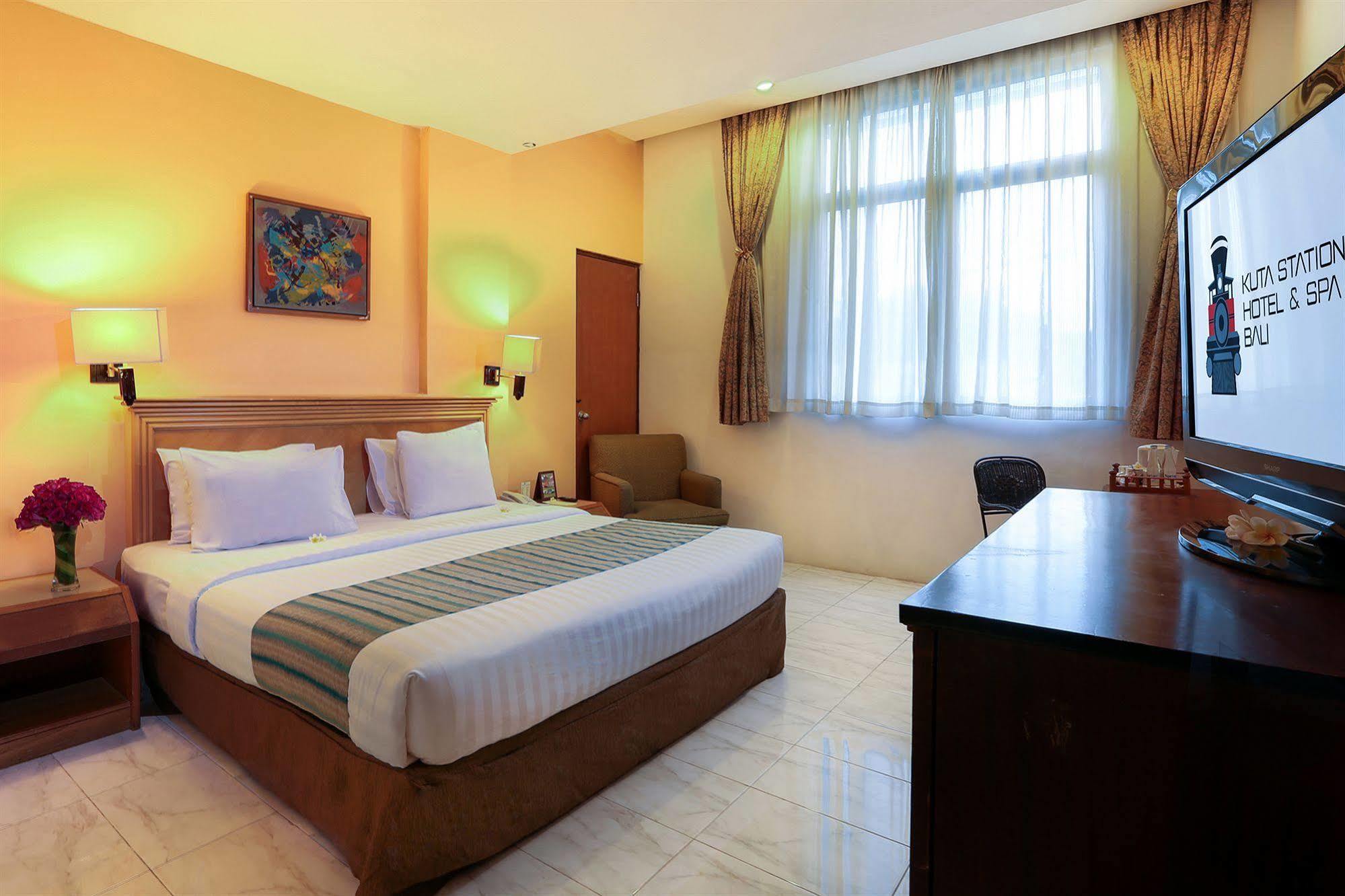 Kuta Station Hotel And Spa Bali Exterior foto