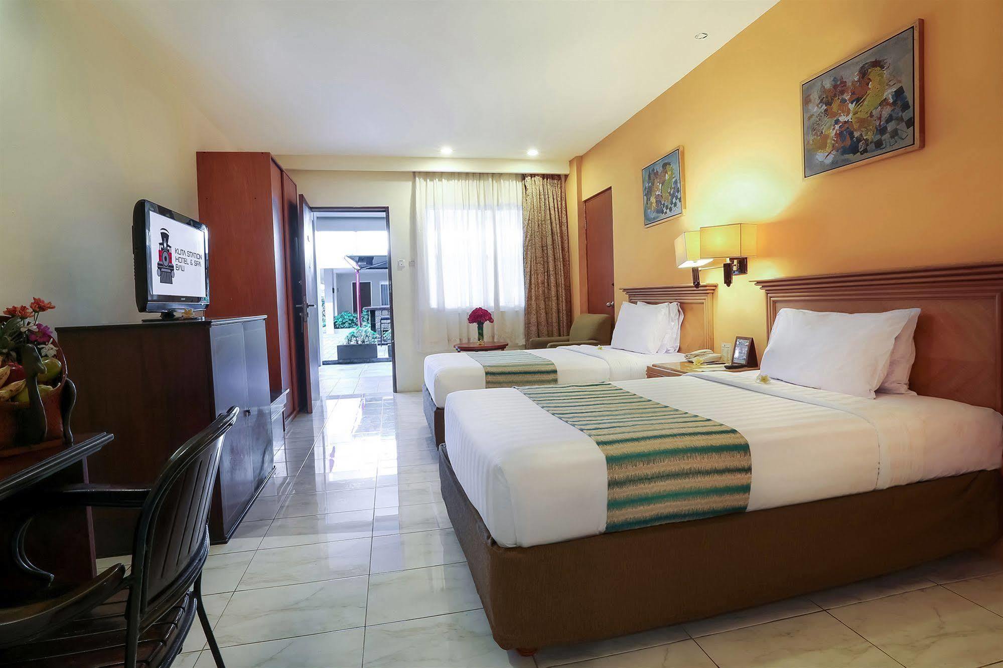 Kuta Station Hotel And Spa Bali Exterior foto