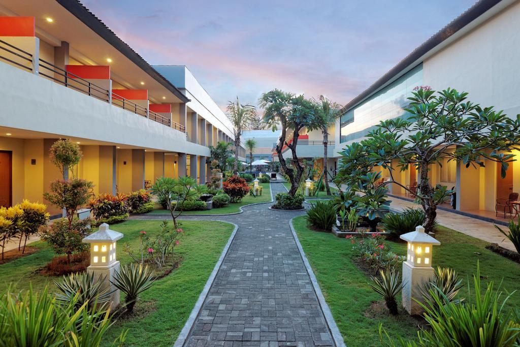 Kuta Station Hotel And Spa Bali Exterior foto